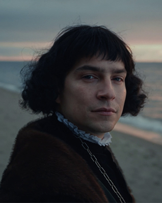 An actor portraying Nicolaus Copernicus on a Baltic beach.