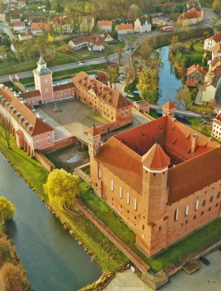 Übernachte in einem Schloss